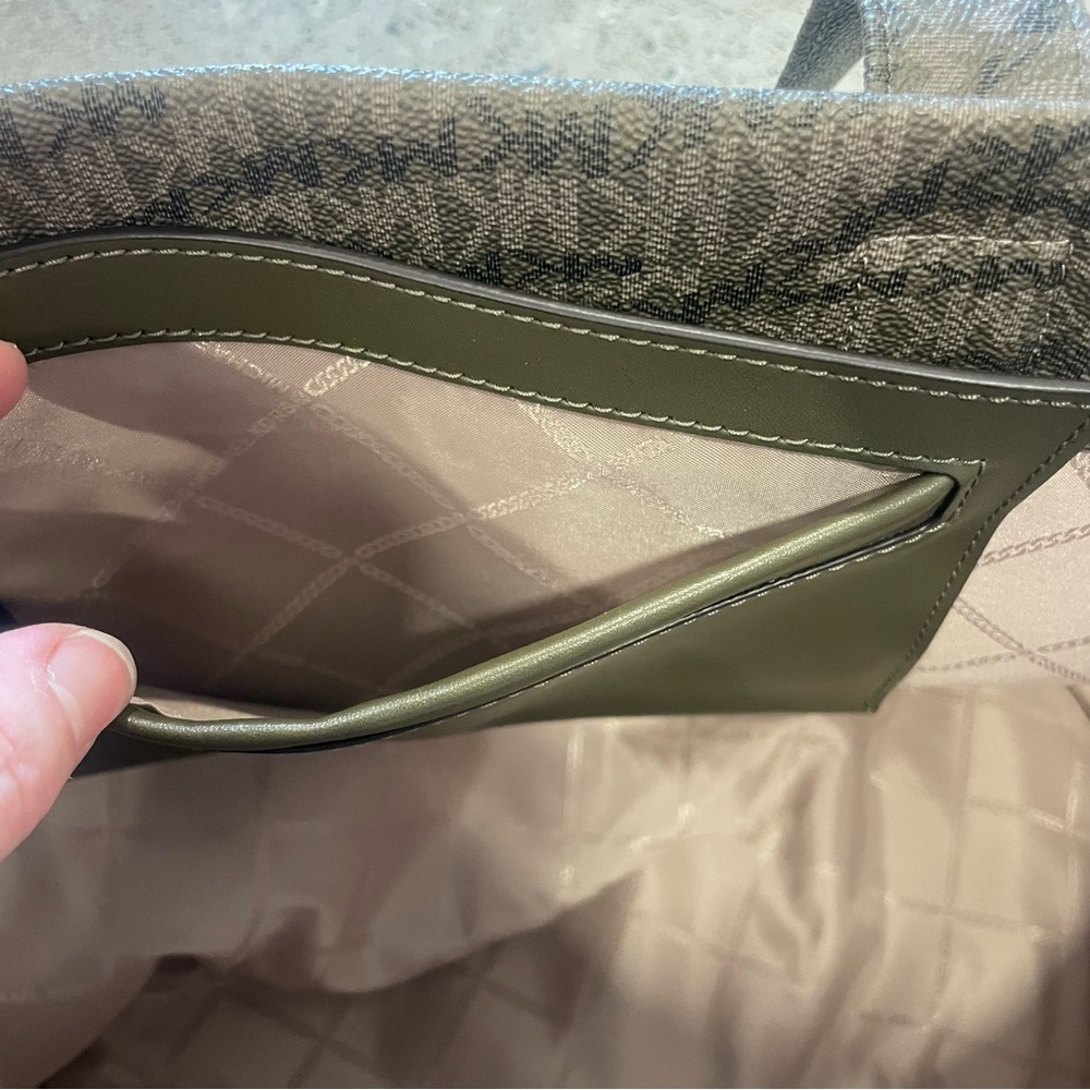 Michael Kors Tote Bag - Picture 5 of 5